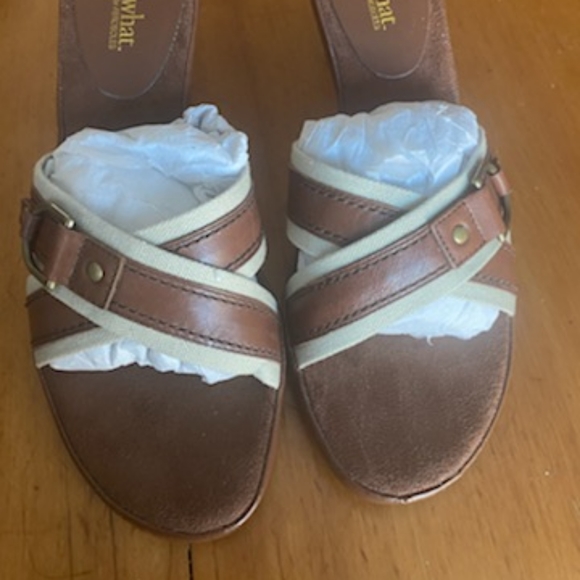 Whats What Sandles - Picture 3 of 4